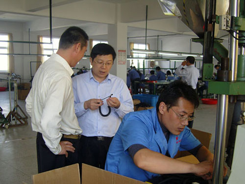Leaders from Bank of Jiangsu Visit Shuo Guan 1 2102122b555