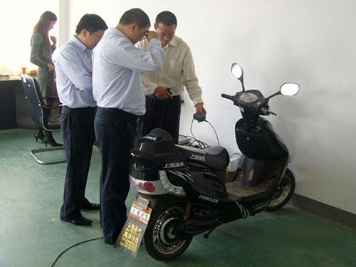 Leaders from Bank of Jiangsu Visit Shuo Guan 2 2102124O2E